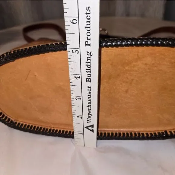 Vintage tooled leather Med. bag 14" - Picture 7 of 16